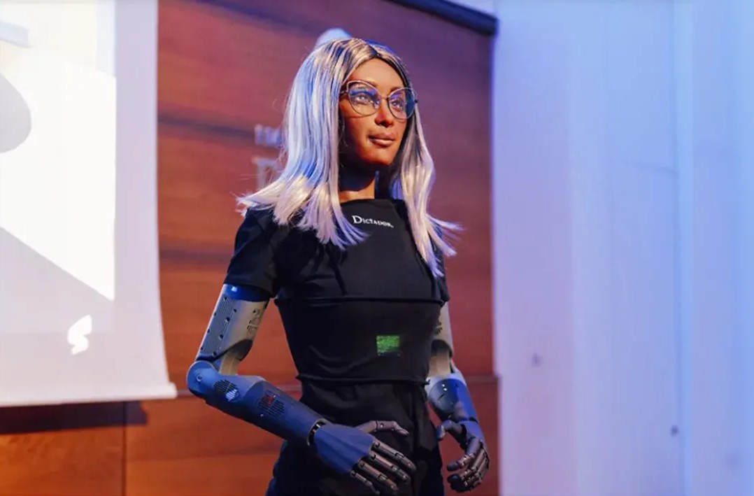 Webcology: The Grok it! All CEOs Should be AIs Edition